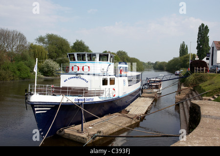 Boote auf dem Fluss Severn bei Upton auf Severn in Worcestershire, England Stockfoto