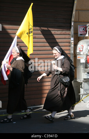 Menschen feiern die Seligsprechung von Papst Johannes Paul der zweite Rom 1. 2011 Mai Stockfoto