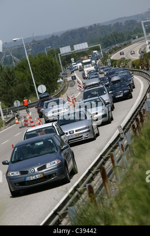 Stau während der Hauptverkehrszeit auf Autobahn Stockfoto