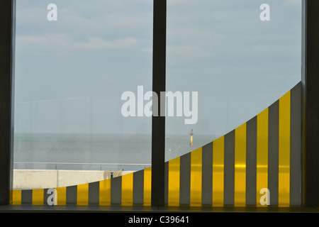 Kreditaufnahme und multiplizieren die Landschaft von Daniel Buren in der Turner Contemporary Gallery in Margate Stockfoto