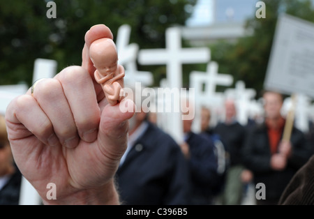 Anti-Abtreibungs-Protest in einem Schweigemarsch, Berlin, Deutschland Stockfoto