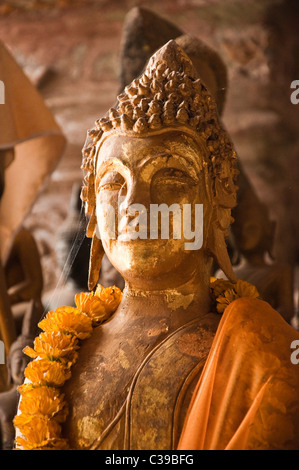 Buddhistische Statuen in Buddha Höhle auf dem Mekong River in der Nähe von Luang Prabang in Laos Stockfoto