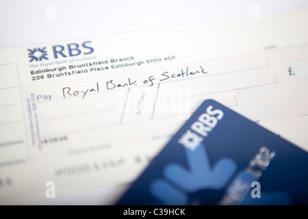 Anschauliches Bild des eine RBS Scheckkarte Buch und Girokonto. Stockfoto