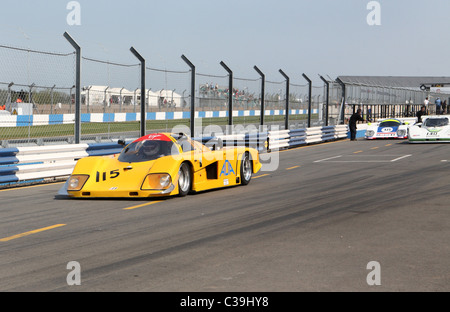 Gruppe C-Sportwagen in der Boxengasse beim Donington historische Festival 2011 Stockfoto