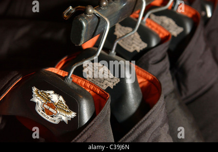 Harley-Davidson Produktlogo auf Kleiderbügel. Stockfoto