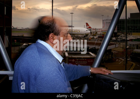 Bild zeigt Passagiere am Heathrow Terminal 2. Stockfoto