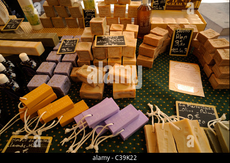 Frankreich, Provence, Vaucluse, Orange, Marktstand, provenzalische Seife Stockfoto