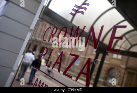 Anschauliches Bild von einem Crowne Plaza Hotel, Teil der Intercontinental-Gruppe. Stockfoto