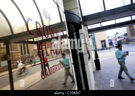 Anschauliches Bild von einem Crowne Plaza Hotel, Teil der Intercontinental-Gruppe. Stockfoto