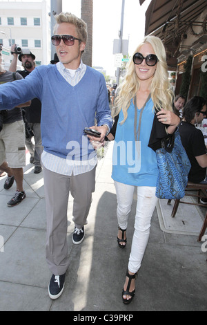 Heidi Montag und Spencer Pratt verlassen Essen Mittagessen im Restaurant Il Pastaio in Beverly Hills, Los Angeles, Kalifornien- Stockfoto