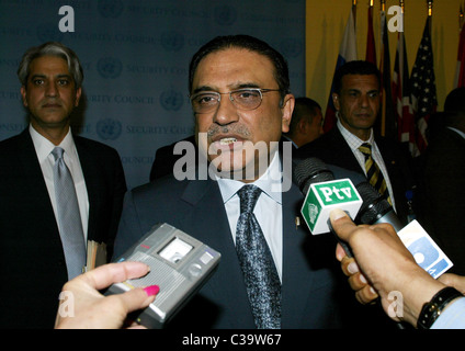 Pakistanische Präsident Asif Ali Zardari trifft sich mit dem Generalsekretär der Vereinten Nationen bei den Vereinten Nationen New York City, USA- Stockfoto