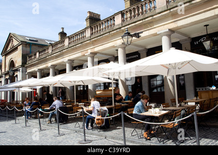 Covent Garden Market, West End Sehenswürdigkeit Royal Opera House und ehemaligen Gelände des Obst-und Gemüsemarktes zugeordnet. Stockfoto