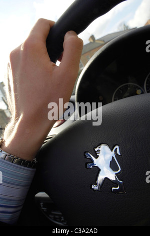 Ein Peugeot-Kunden-Test Autofahren. Stockfoto