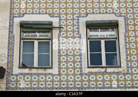 Nahaufnahme eines portugiesischen Fliesen an der Wand Stockfoto