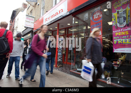 Außenaufnahme einer Rymans Zweigniederlassung Stockfoto