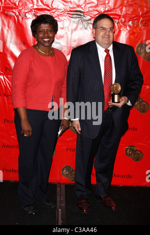 Gwen Ifill und Gast 68. jährlichen George Foster Peabody Awards im The Waldorf Astoria New York City, USA - 18.05.09 PNP / Stockfoto