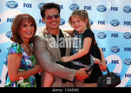 Antonio Sabato Jr. Seine Mutter und Tochter, statt Mina Bree die American Idol Season 8 Finale im Nokia Theater - Ankünfte Stockfoto