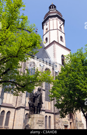 St. Thomas Kirche mit Johann Sebastian Bach Statue, Leipzig, Sachsen, Deutschland Stockfoto