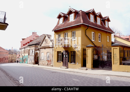 Schöne Häuser der Altstadt in Vilnius Distrint Uzupis. Stockfoto