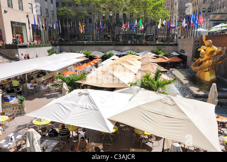 Die berühmte Eisbahn Bar am Rockefeller Center verwandelt sich in noch beliebter Eisbahn in den Wintermonaten in New York City Stockfoto