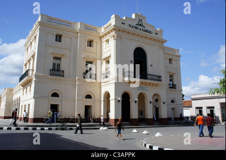 Teatro La Caridad (Charity Theater), am Parque Vidal, Santa Clara, eines der wenigen verbleibenden kolonialen Theater in Kuba, Stockfoto