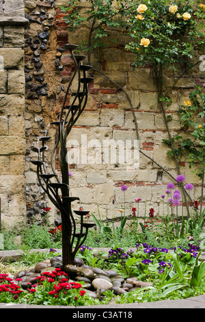 Reich verzierten Brunnen in den Klostergarten, Bury St Edmunds Stockfoto