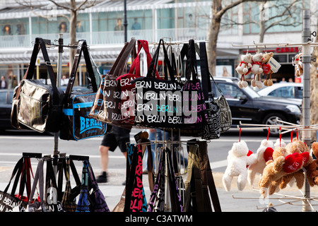 Berlin, Souvenirs, Kurfürstendamm. EU/DE/DEU/Deutschland / Capitol Berlin. Keine Drittrechte verfügbar | Stockfoto