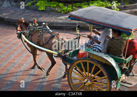 Kutsche mit Pferd in die Stadt KLUNGKUNG auch bekannt als SEMARAPURA - UBUD, BALI Stockfoto