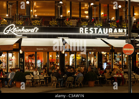 Das Reinhards Im Kempinski, Straßencafé, in der Nacht. D - 10719 Berlin, Kurfürstendamm Nr. 27 EU/DE/DEU/Deutschland / Capitol Berlin Stockfoto