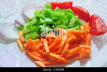 Grüne Gemüse Scheiben für indische Küche Stockfoto