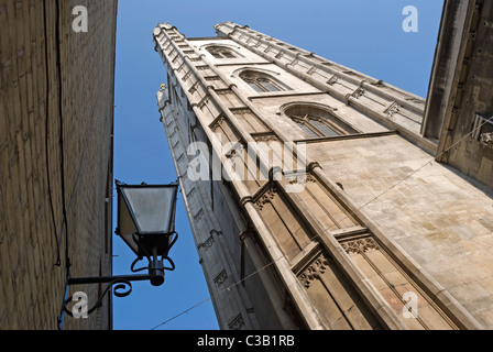 Turm der Kirche St Mary Aldermary auf Königin Victoria Street, London, England Stockfoto