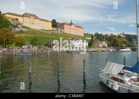 Hafen Meersburg am Bodensee ist geprägt von dem Staatsweingut (staatliche Wein Produktion) des Landes Baden-Württemberg Stockfoto