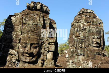 Die riesige Stein lächelnde Gesichter von Bayon in der berühmten Angkor Archäologische Park ist eines der spektakulärsten der Tempel. Stockfoto