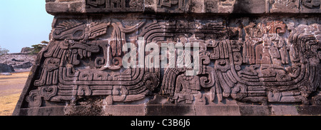 Standort Mexiko, Morelos Zustand, Xochicalco Weltkulturerbe der UNESCO, gefiederte Schlange Pyramide (Quetzalcoatl) Stockfoto