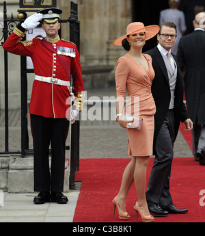 Die Hochzeit von Prinz William und Catherine Middleton. 29. April 2011.   Kronprinzessin Victoria von Schweden und ihr Ehemann Stockfoto