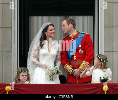 Die Hochzeit von Prinz William und Catherine Middleton. 29. April 2011.  Der Herzog und die Herzogin von Cambridge auf dem Balkon auf Stockfoto