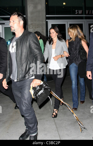 David Arquette, Courteney Cox und Jennifer Aniston verlassen Staples Center nach gerade ein Fleetwood Mac Konzert Los Angeles, Stockfoto