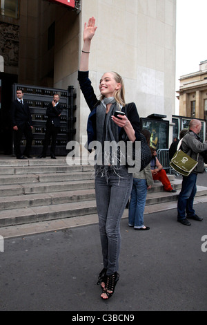 Tanya Dziahileva Paris Fashion Woche Herbst/Winter 2009 - 2010 Haute Couture - Giorgio Armani Prive - Abflug Paris zu modellieren, Stockfoto