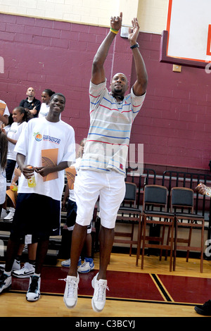 Alonzo Mourning 13 jährliche Zo Summer Groove Sport Jugendkonferenz im Jugendzentrum Overtown Miami, Florida - 08.07.09 Stockfoto