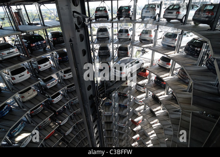 VW - Glas Auto-Silos in der Autostadt, Wolfsburg, Deutschland Stockfoto