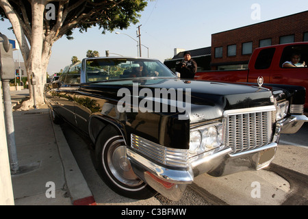 Jacqueline Bisset verlassen nach dem Mittagessen im Melrose Bar & Grill Restaurant in West Hollywood Los Angeles, Kalifornien - Stockfoto