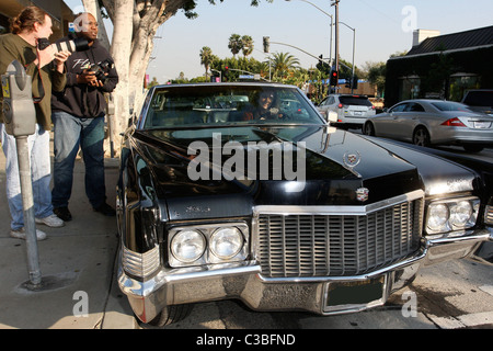 Jacqueline Bisset verlassen nach dem Mittagessen im Melrose Bar & Grill Restaurant in West Hollywood Los Angeles, Kalifornien - Stockfoto