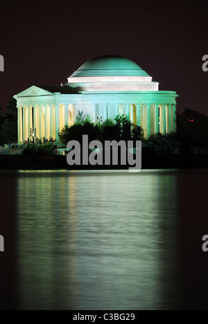 Jefferson Memorial in der Nacht auf See mit Reflexion in Washington dc. Stockfoto