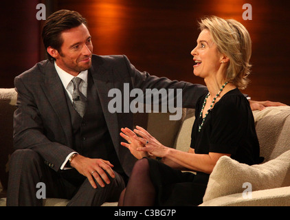 Hugh Jackman und Ursula von der Leyen im deutschen Fernsehen zeigen "Wetten dass..." Stuttgart, Deutschland - 13.12.08 Stockfoto