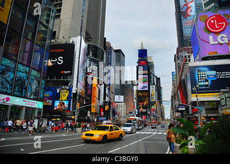 Times Square mit hohen Verkehrsaufkommens in Midtown Manhattan, New York City. Stockfoto