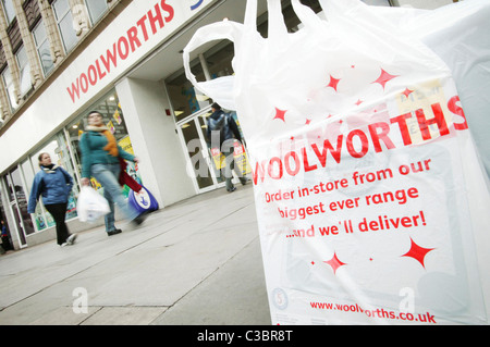 Außen eine Woolworth-Filiale. Das Unternehmen ging in die Verwaltung im Jahr 2008. Stockfoto