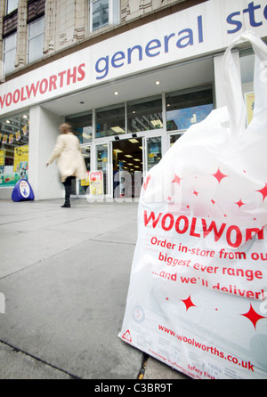 Außen eine Woolworth-Filiale. Das Unternehmen ging in die Verwaltung im Jahr 2008. Stockfoto