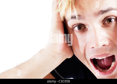 junger Mann mit seiner Hand auf Gesicht schreien Nahaufnahme Front Stockfoto