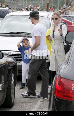 Deacon Reese Phillippe, Ryan Phillippe, Ava Elizabeth Phillippe und Abbie Cornish Ryan Phillippe Uhren seines Sohnes baseball Stockfoto