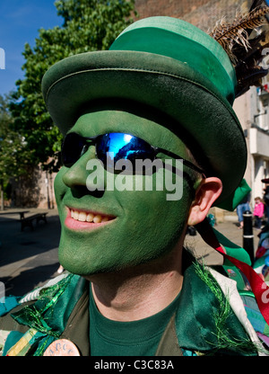 Ein Morris Tänzer aus Green Dragon Morris auf dem fegt Festival Stockfoto